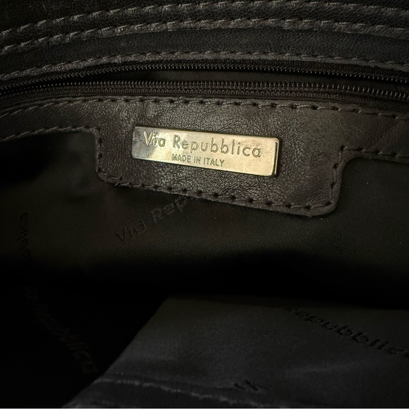 Via Repubblica Suede and Lambskin Leather Charcoal Grey Shoulder Bag - Picture 8 of 12